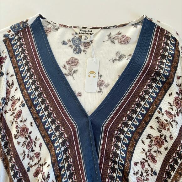 Charming Charlie Krazy Kat Floral Cream and Blue Surplice Long Sleeve Blouse M - Picture 2 of 10